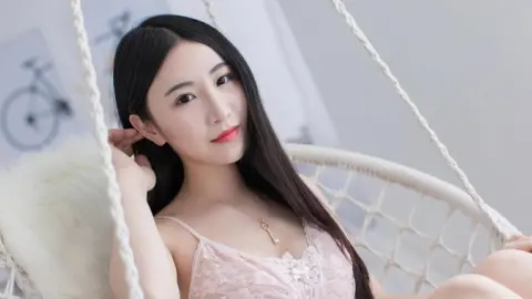 暴雨冲走上万只鸭子